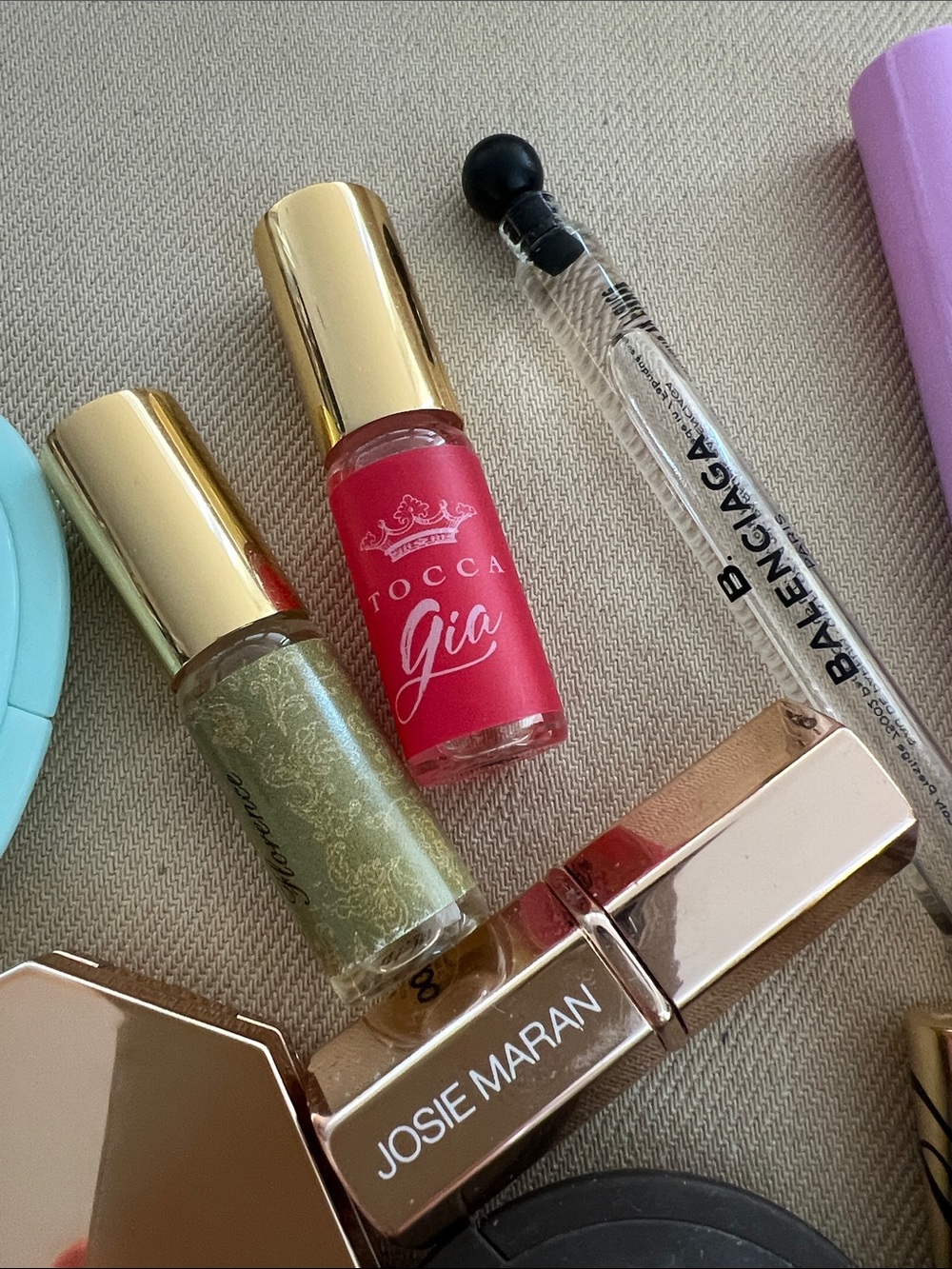 Assorted Women’s Makeup and Perfume Collection - Picture 3 of 9